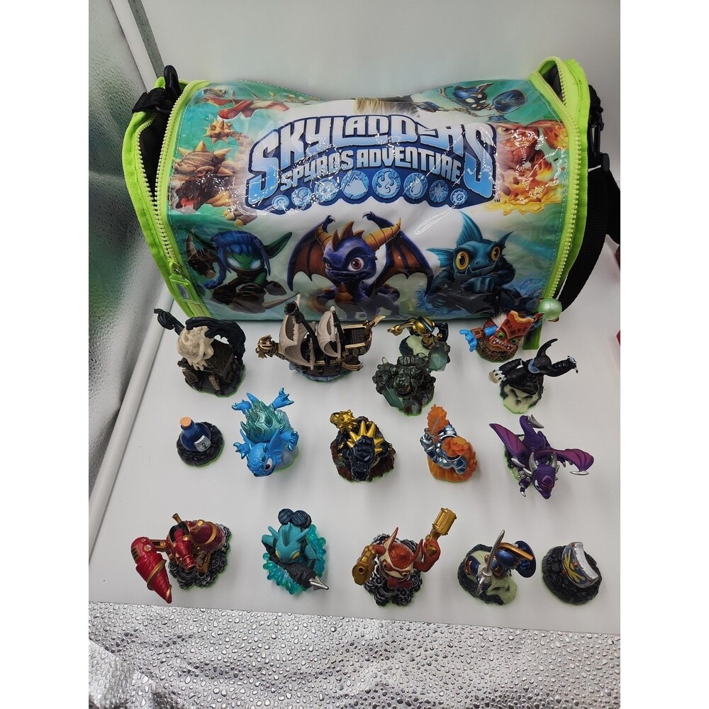 16 Skylanders Spyro's Adventure Zip Up Case